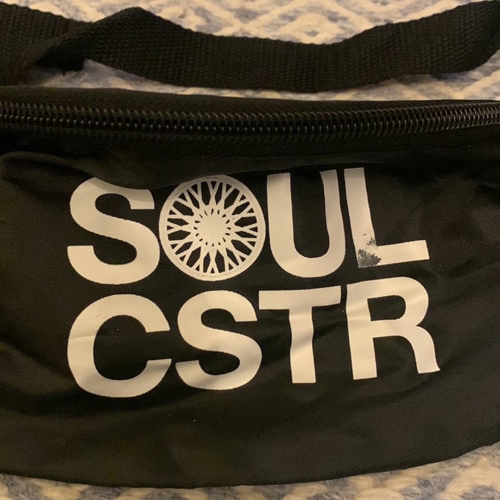 2 SoulCycle Bags: Fanny Pack - CSTR and Shoulder Bag - Picture 4 of 5
